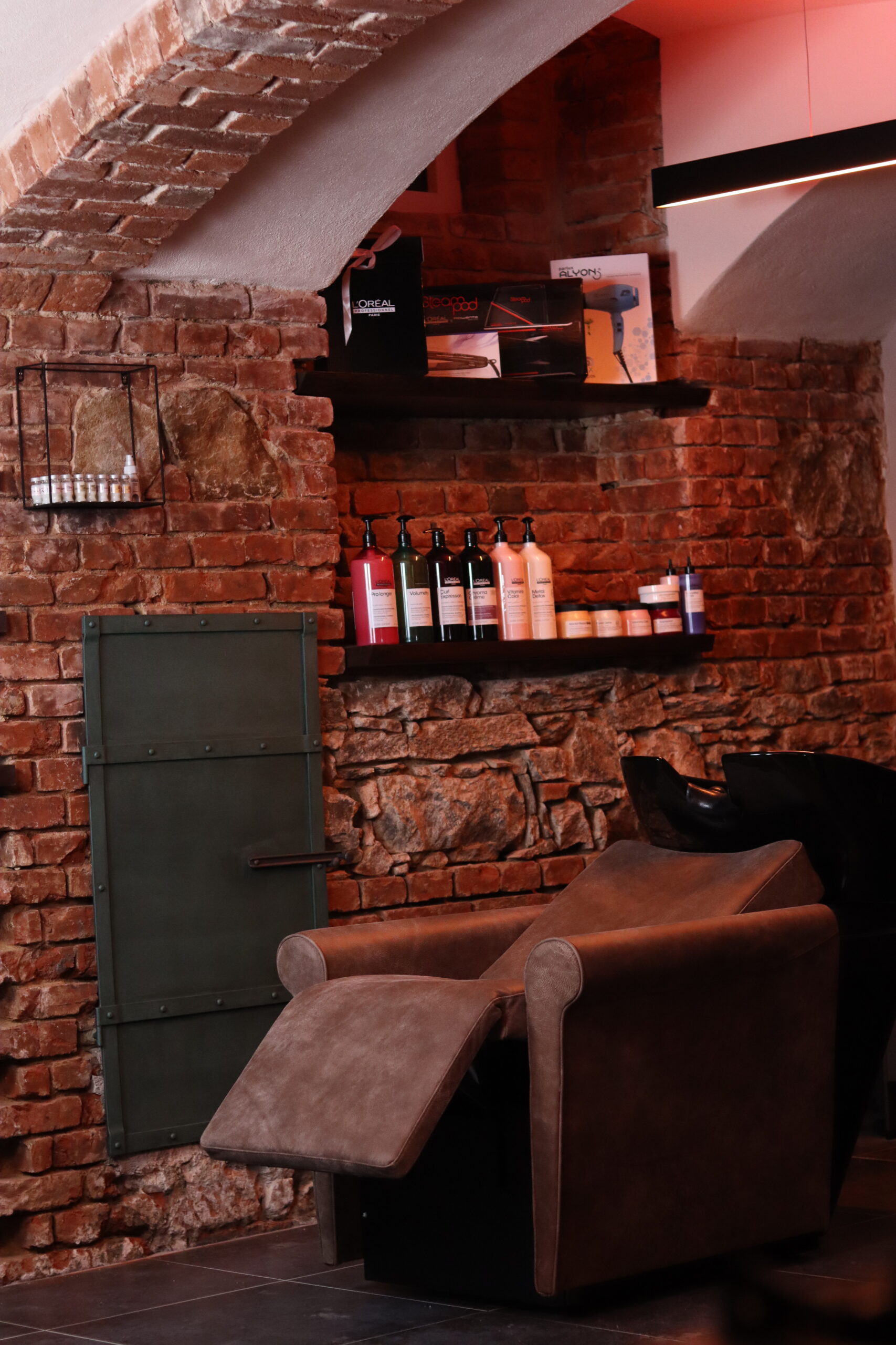 Relaxační mycí box značky Maletti Vojtěch Rambousek Hair Signature - Kadeřnictví - Jihlava